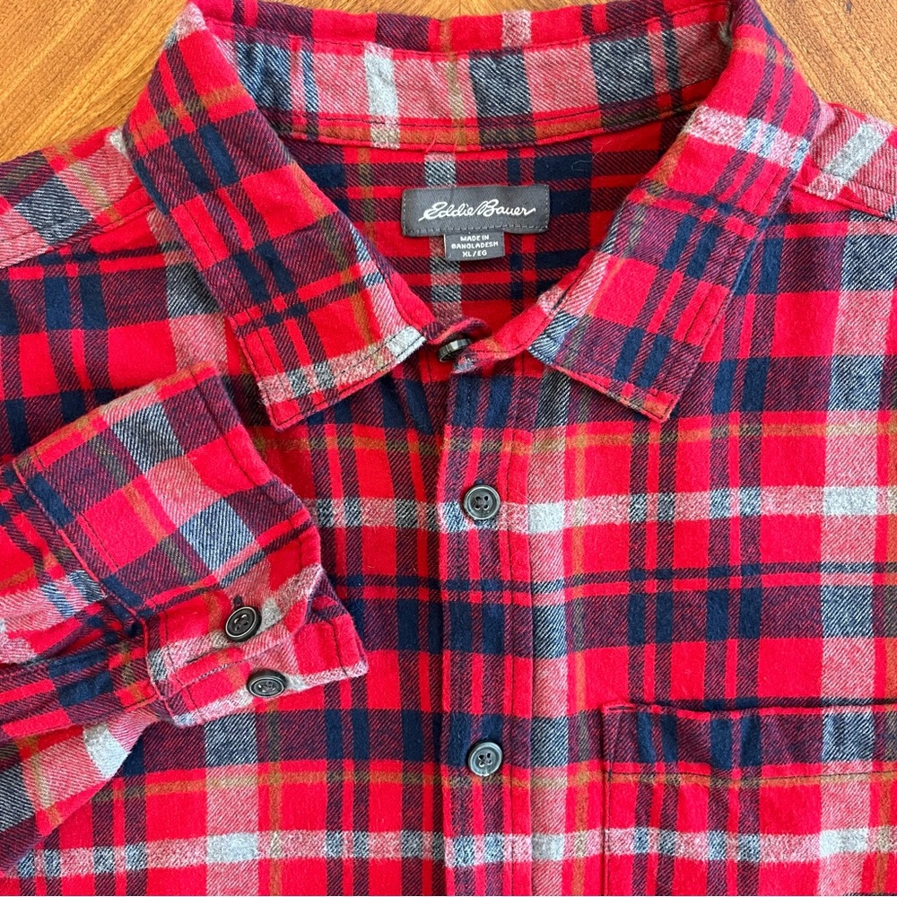 Eddie Bauer Long Sleeve Button Down Flannel Plaid Shirt Mens XL Red